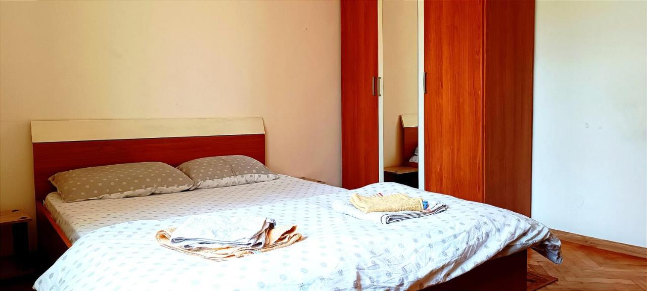 Lora'S House Apartment Oradea Exterior foto